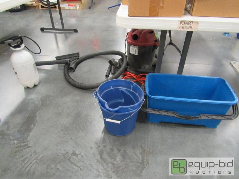 lot 2578 image: Lot of Cleaning Equipment