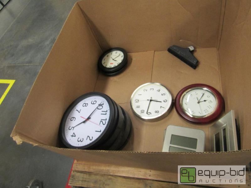 lot 2588 image: Lot of Wall Clocks