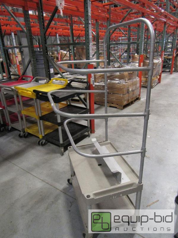 lot 2735 image: Rubbermaid Custom Multi Purpose Utility Cart