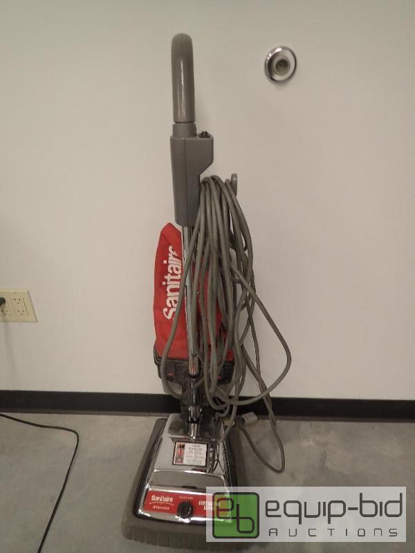 lot 599 image: Sanitaire Contractor Series Commercial Vacuum