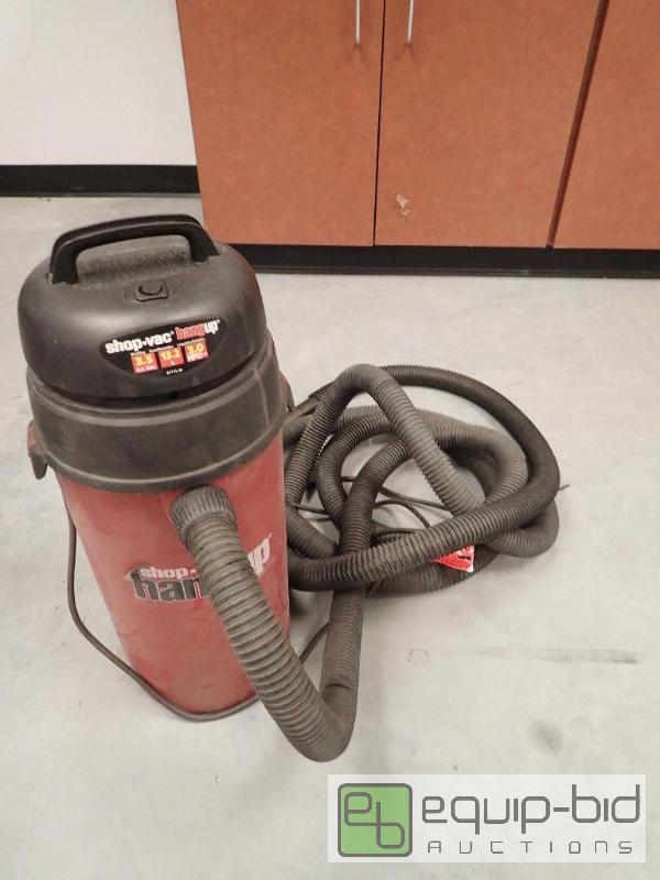 lot 607 image: Shop Vac Hang Up