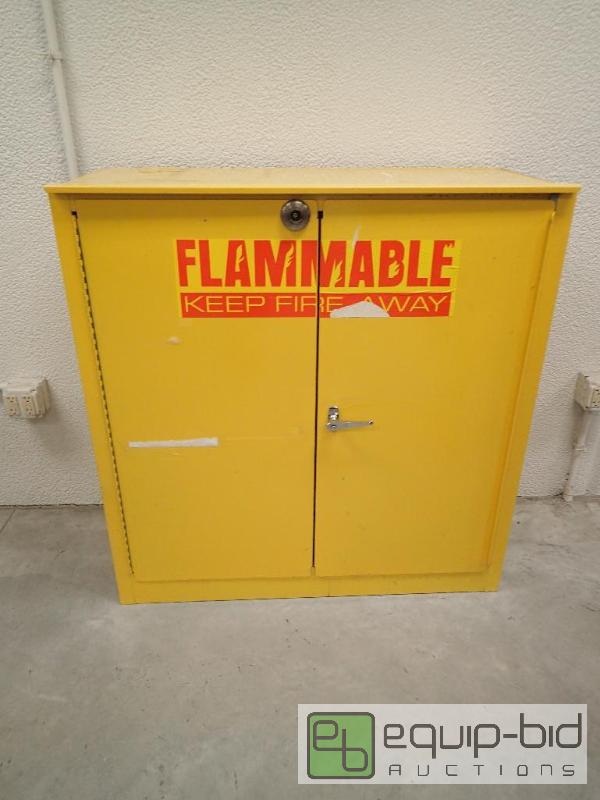 lot 611 image: Flamable Fire Storage Cabinet