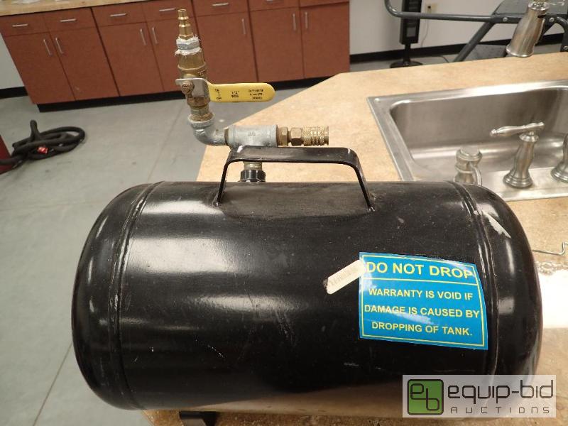 lot 618 image: Approx 3 Gallon Black Air Tank