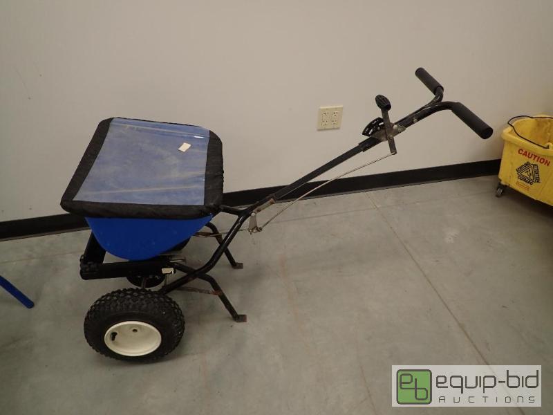 lot 624 image: Earth Way High Output Walk Behind Spreader