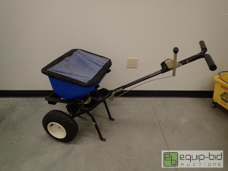 lot 625 image: Earth Way High Output Walk Behind Spreader