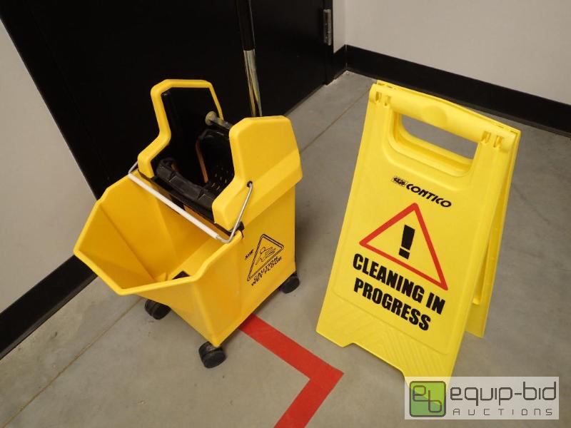 lot 629 image: Rubbermaid Mop Bucket With Wet Floor Sign
