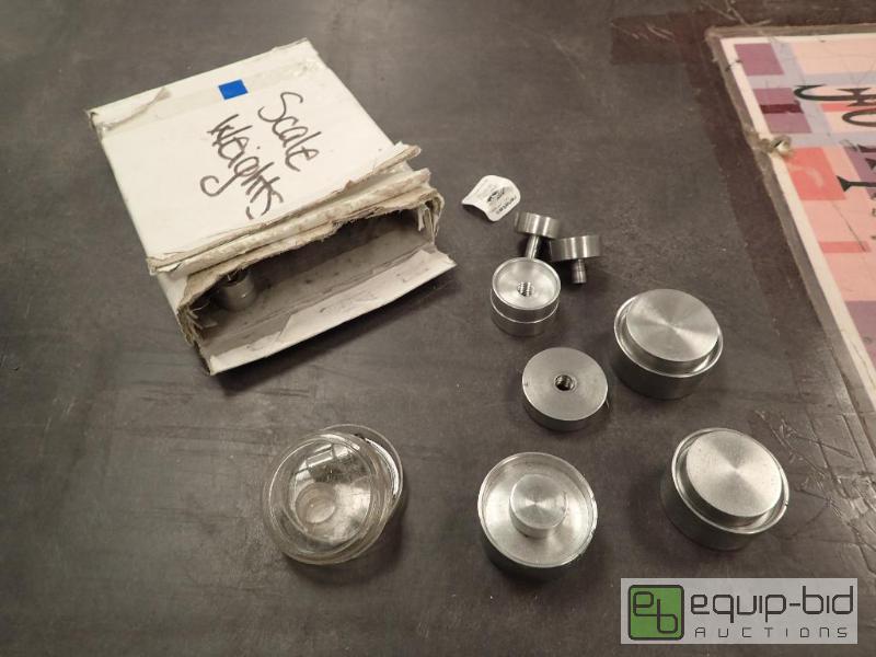 lot 656 image: Lot Of Scale Calibration Weights