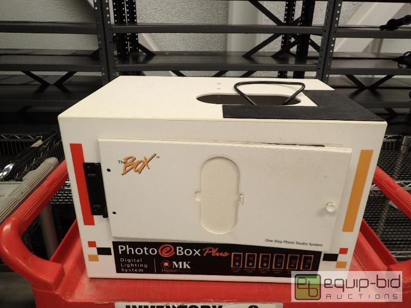lot 662 image: MK Digital Direct Photo E Light Box