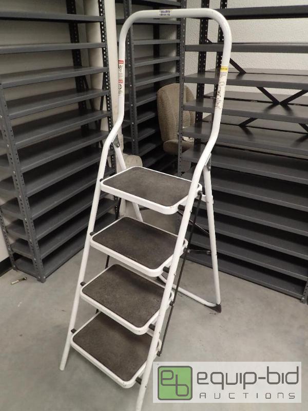 lot 676 image: 4 Step Folding Ladder