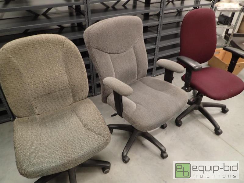 lot 677 image: (3) Office Chairs