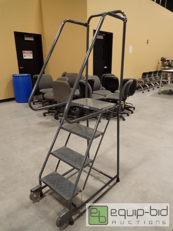lot 786 image: 5Ft Metal Frame Pallet Racket Stairs