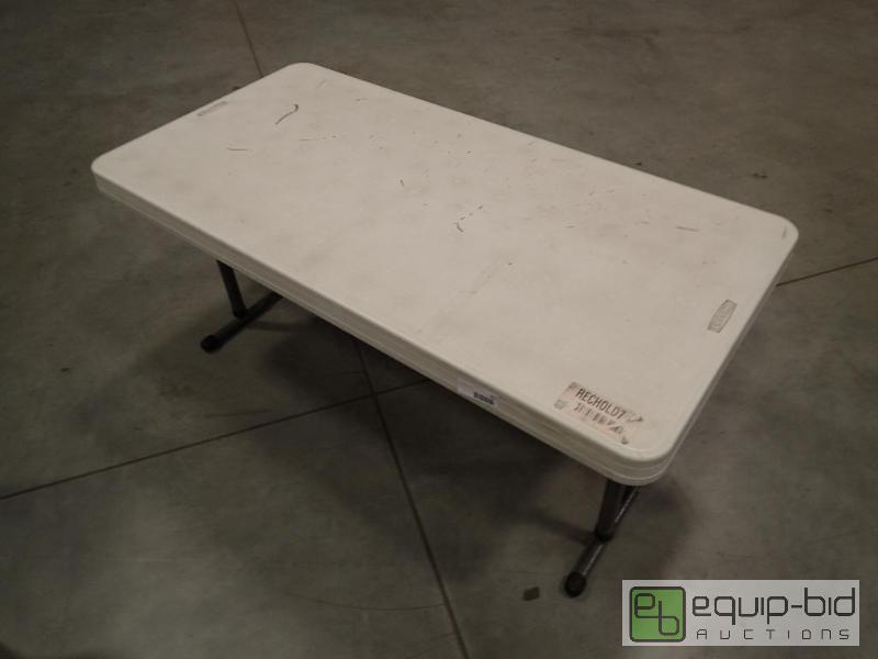 lot 848 image: 48x24 Lifetime Plastic Top Folding Table