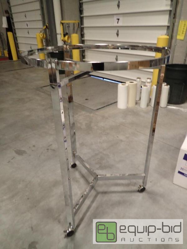 lot 879 image: Polished Metal Frame Cloths Display Rack