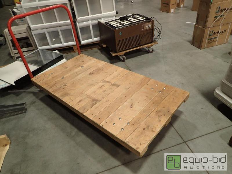 lot 881 image: Heavy Duty Wood Top Equipment Cart