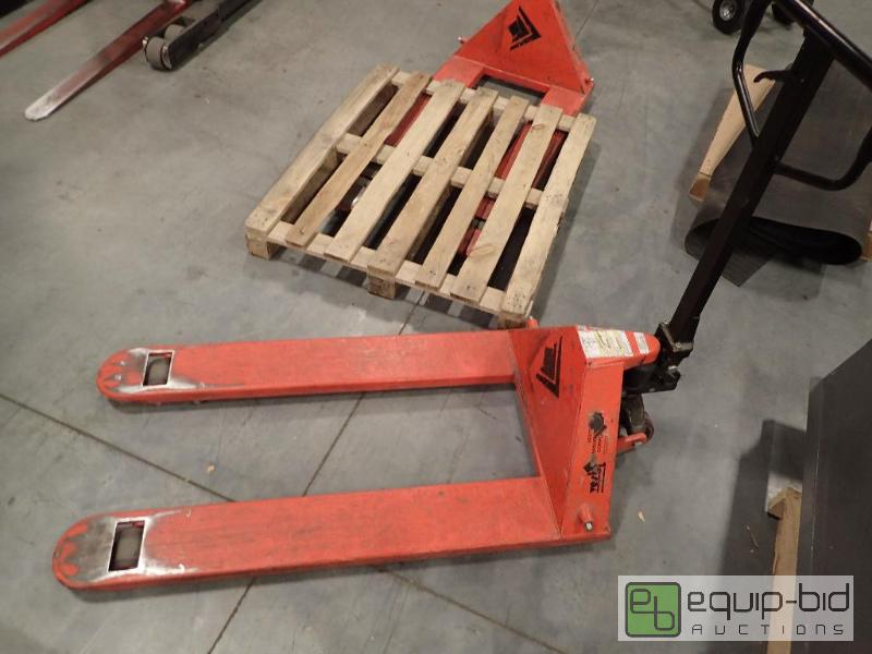 lot 885 image: Vestil Hand Operated Pallet Jack