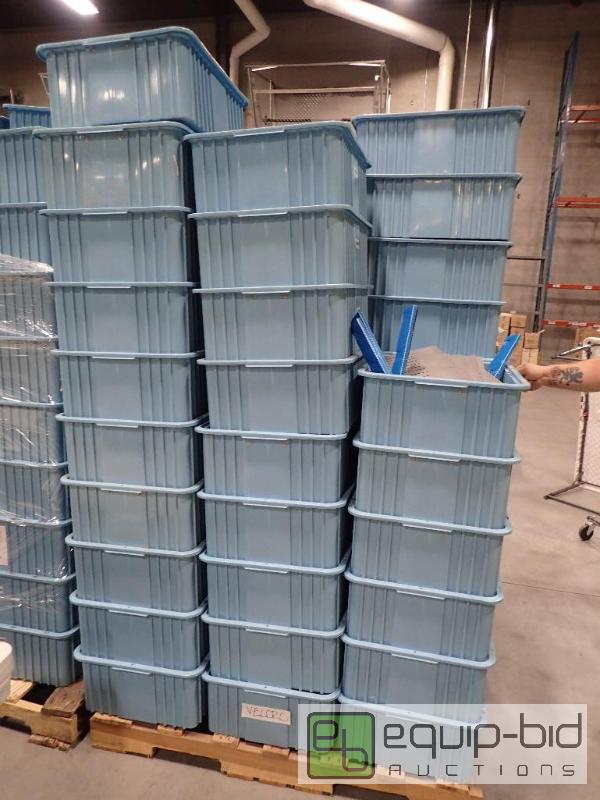 lot 894 image: Rubbermaid Room Cleaning Utility Cart w Trash Bin