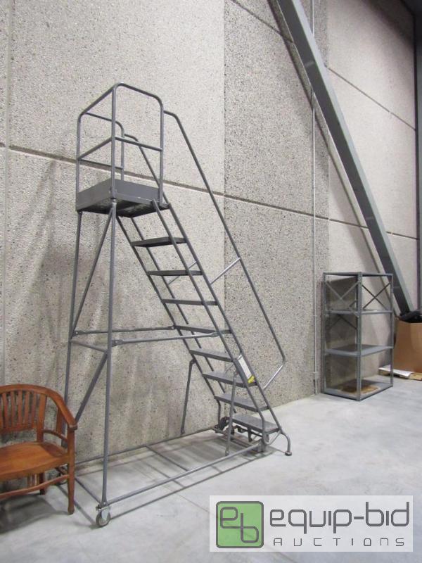 lot 910 image: Tri Arc 9 Step Rolling Stair Case