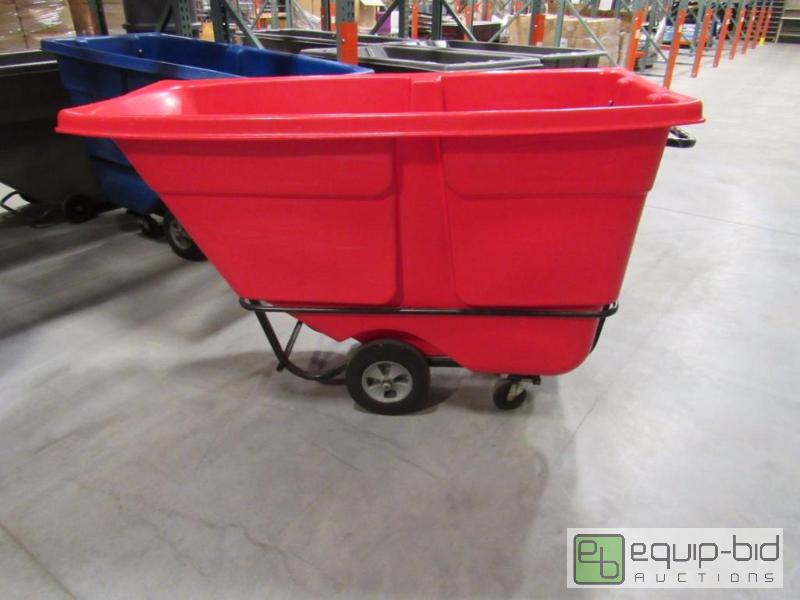 lot 963 image: Bubbermaid Trash Bin