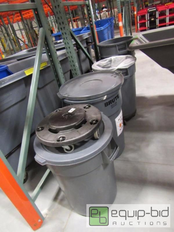 lot 964 image: Lot Of Brute Trash Cans