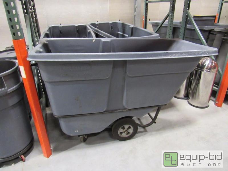 lot 966 image: Bubbermaid Trash Bin