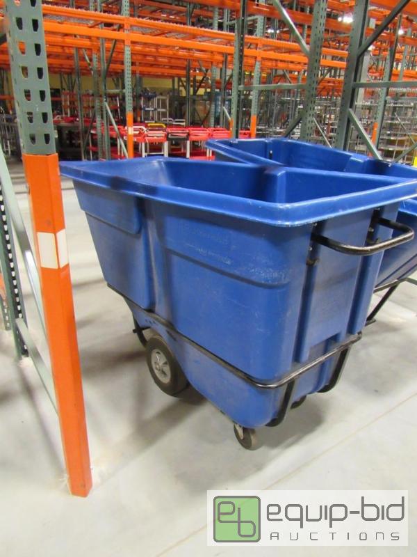 lot 969 image: Bubbermaid Trash Bin
