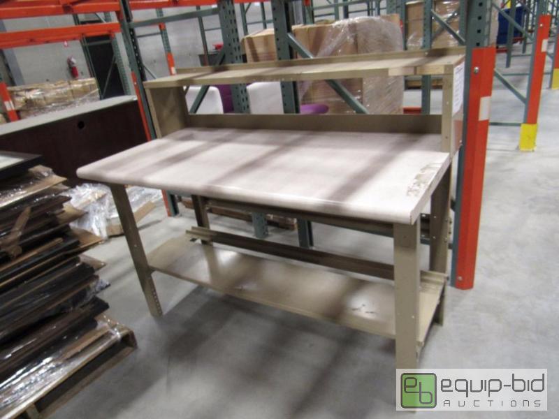 lot 971 image: Beige Metal Base Work Station