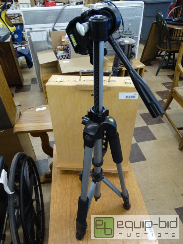 lot 513 image: Camera tri-pod and artist easel box....