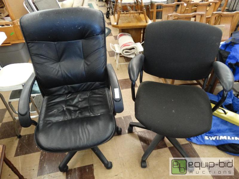 lot 519 image: 2 black swivel office chairs....
