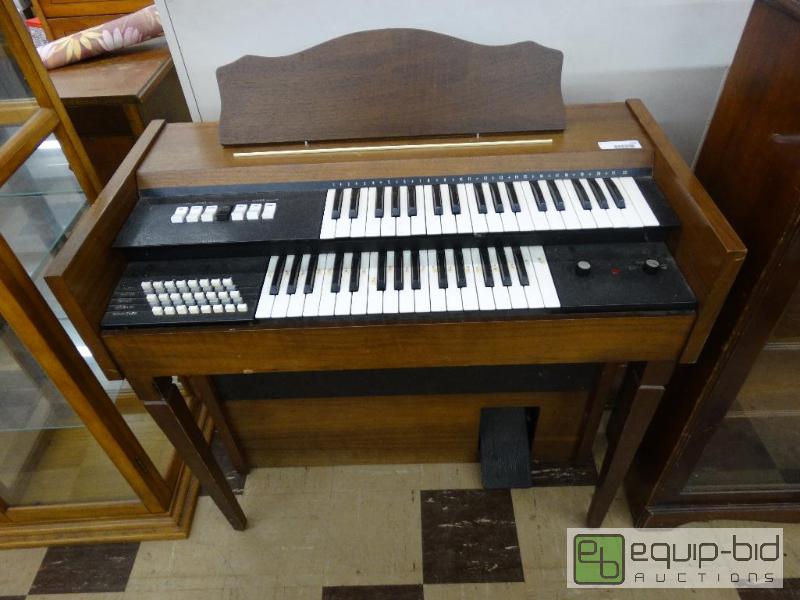 lot 522 image: Vintage electric organ....