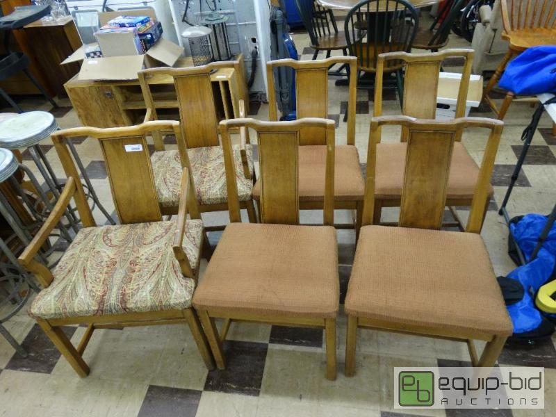 lot 536 image: Set of 6 vintage dining chairs.  4 side chair...