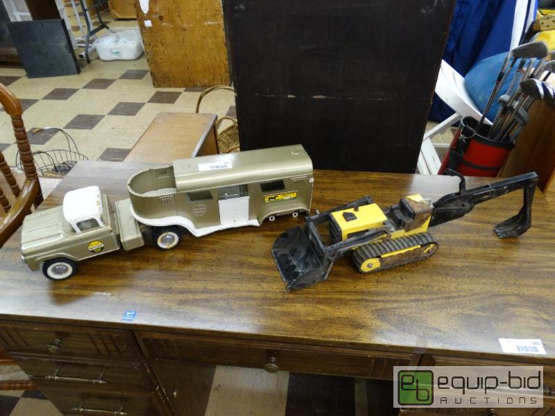 lot 543 image: Vintage Nylint&nbsptruck and horse trailer a...