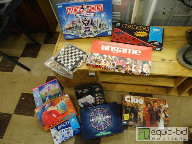lot 545 image: Large lot of various games and puzzles....