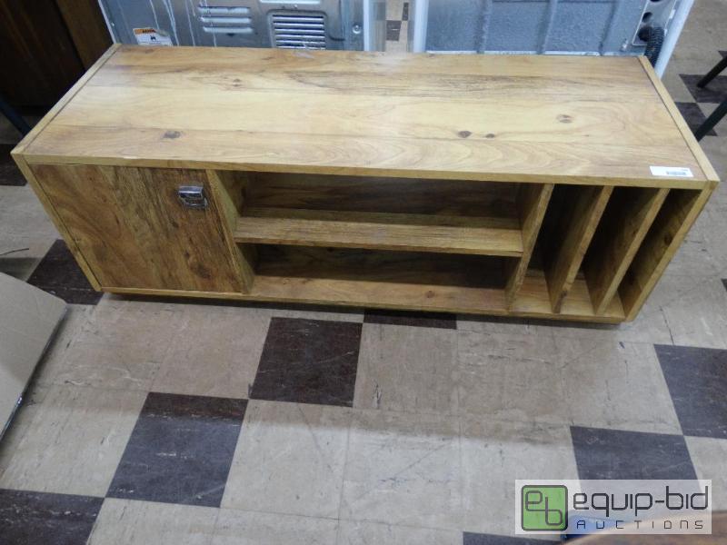 lot 546 image: Coffee table with under storage....