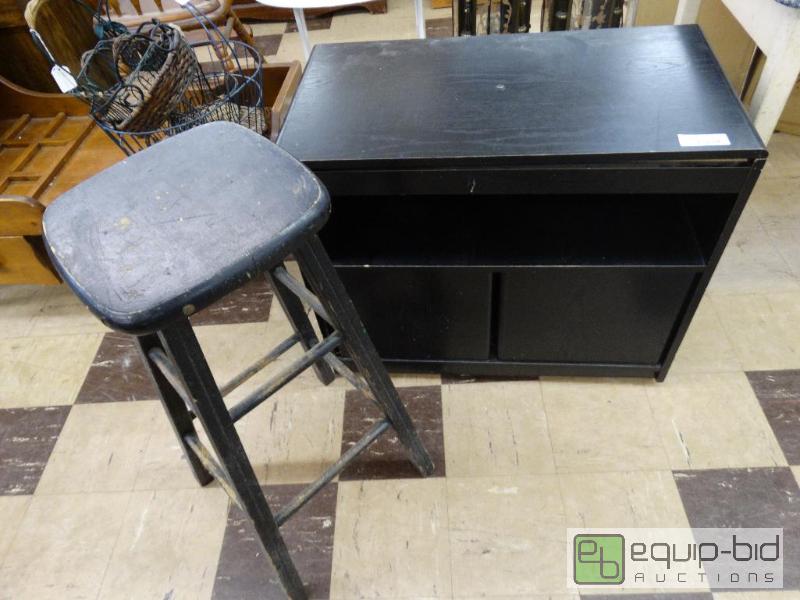 lot 565 image: Black TVmedia cart and black wood bar stool....