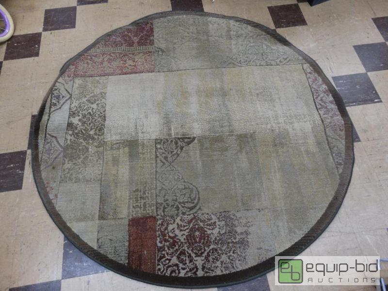 lot 577 image: Sphinx 511&quot round area rug.  Greeneart...