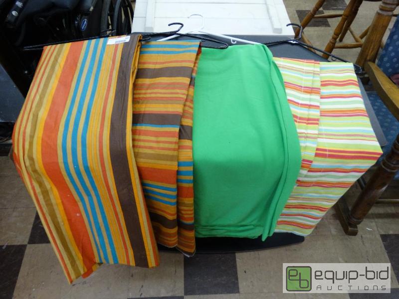 lot 582 image: Lot of table cloths and curtains....