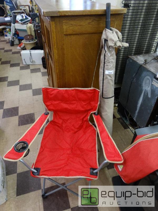 lot 585 image: Great land folding chair with case and patio ...