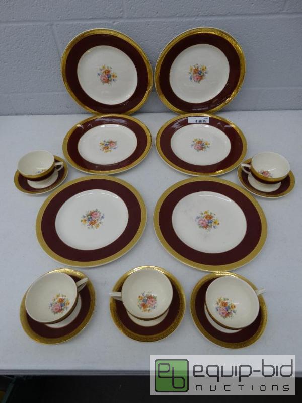 lot 608 image: 17 pcs.- Crown Ducal china made in England.  ...