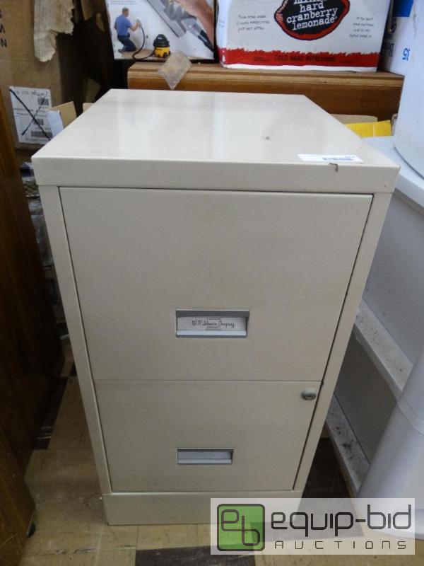 lot 613 image: Metal 2 drawer file cabinet....