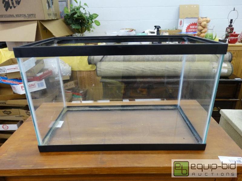 lot 627 image: 10 gallon fish aquarium....