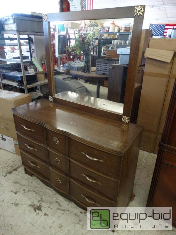 lot 636 image: 6 drawer dresser with mirror....