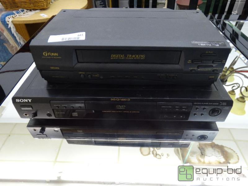 lot 641 image: Funai VCR player and Sony DVD player....