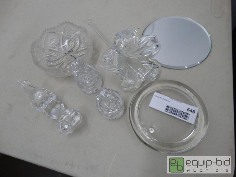 lot 646 image: Lot of various glass &amp crystal decor item...