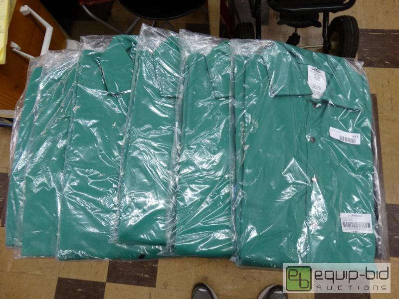 lot 647 image: Lot of 6 size small Condor green flame retard...