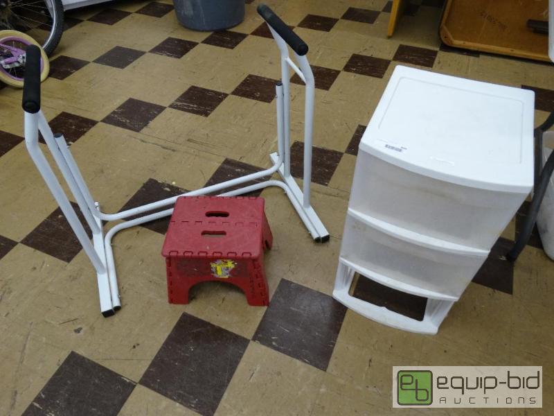 lot 649 image: Sterilite storage tower with 2 drawers, fold ...