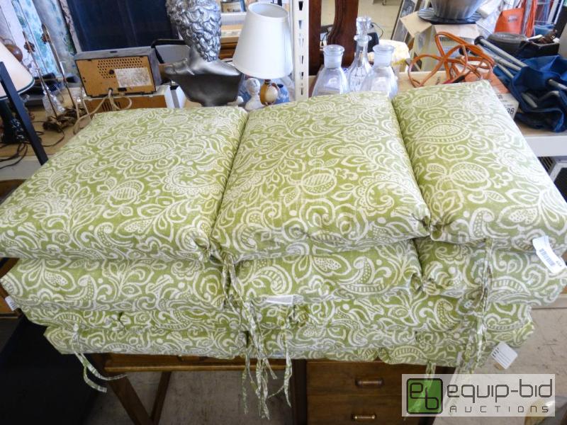 lot 654 image: Set of 5 Arden tie on patio chair cushions. N...