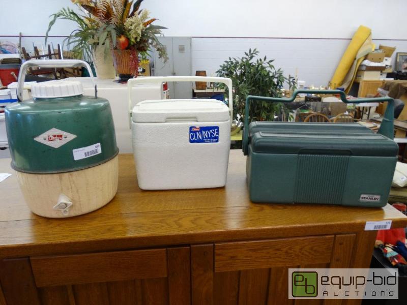 lot 657 image: Vintage Coleman water jug, NYSE commemorative...