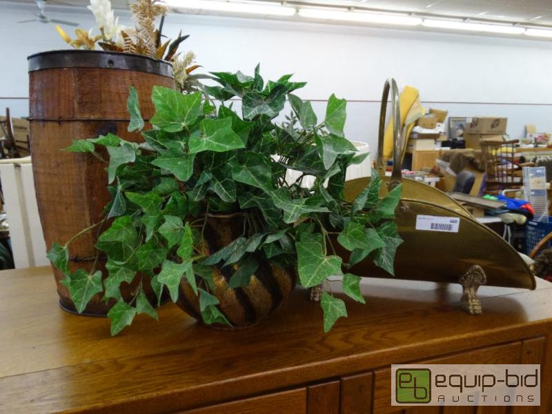 lot 660 image: Antique wood nail keg, decor wall planter, br...