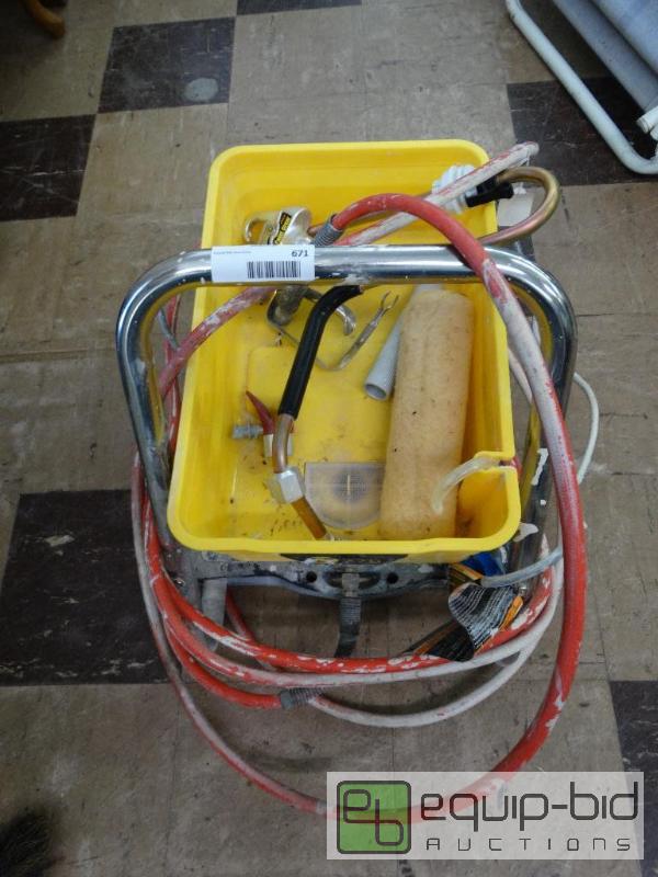 lot 671 image: Paint Crew airless paint sprayer.  Model-770 ...