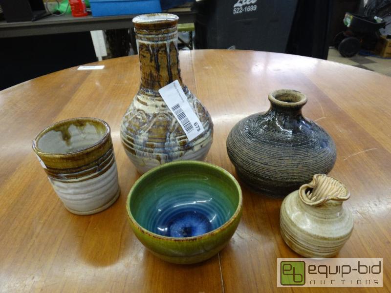 lot 673 image: Lot of potteryearthware decor &amp serving ...
